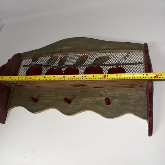 Vintage Ganz Distressed Wood Red Metal Apple Shelf w 3 Hanging Pegs Wire Mesh - Picture 12 of 14
